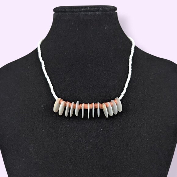(2/$20) Vintage Dainty Shell Accent Necklace - Picture 1 of 5